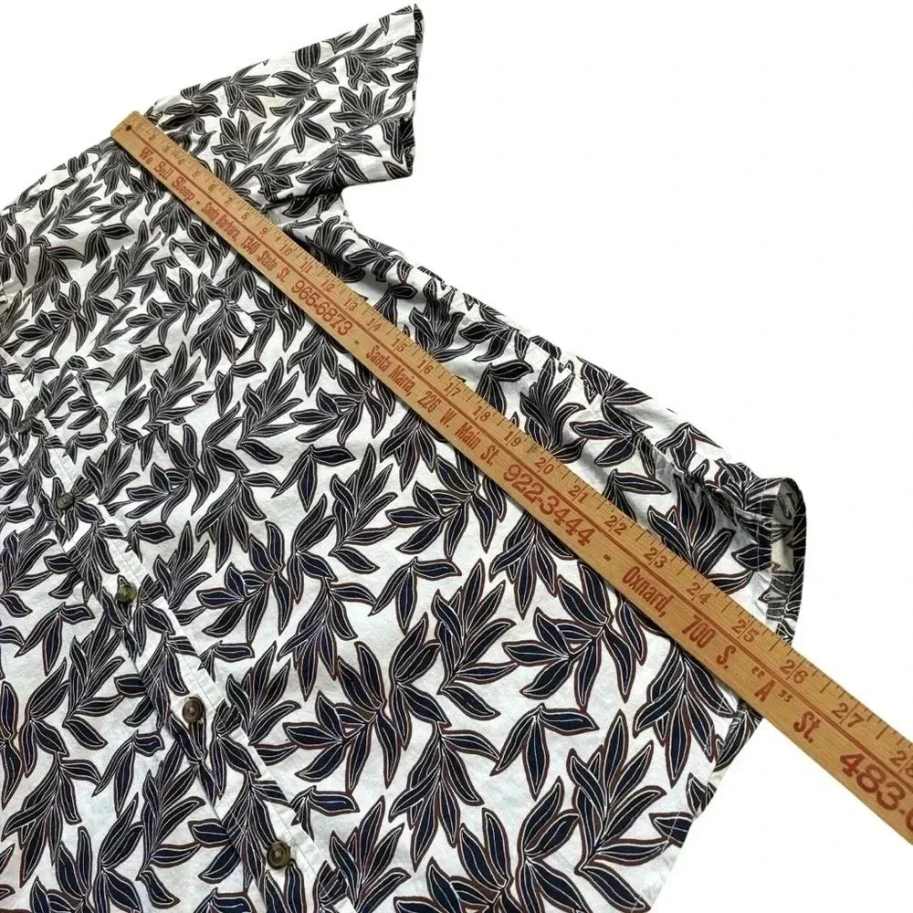Banana Republic Men’s Button Down Leaf Pattern Slim Fit Shirt (Size M)